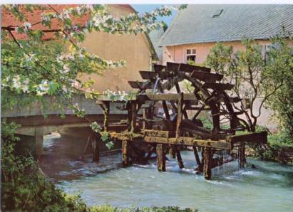 Ebermannstadt (Fränkische Schweiz) Altes Wasserrad an der Wiesen - zum Schließen ins Bild klicken