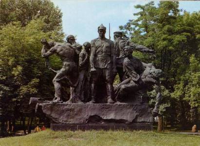 Kiew Komsomolsk-Denkmal - zum Schließen ins Bild klicken