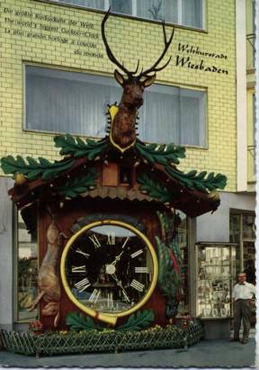 Wiesbaden - Die größte Kuckucksuhr der Welt - zum Schließen ins Bild klicken