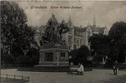 Hildesheim, Kaiser Wilhelm Denkmal - zum Schließen ins Bild klicken