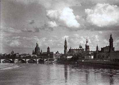 Dresden - Altstadt mit Frauenkirche - zum Schließen ins Bild klicken