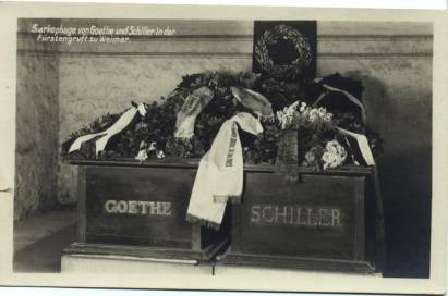 Weimar - Sarkophage v. Goethe u. Schiller - zum Schließen ins Bild klicken