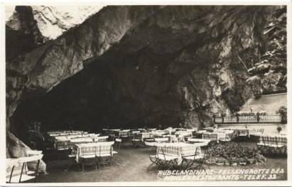 Rübeland (Harz) - Felsengrotte des Höhlenrestaurants - zum Schließen ins Bild klicken