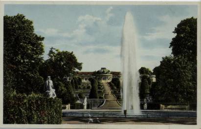 Schloß Sanssouci mit Fontaine - zum Schließen ins Bild klicken