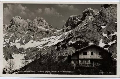 Mittenwalderhütte gegen Westl. Karwendelspitze - zum Schließen ins Bild klicken