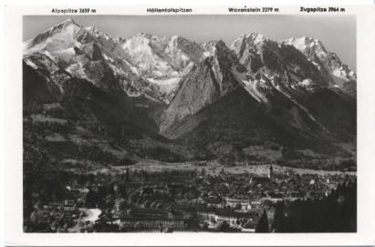 Garmisch-Partenkirchen gegen Zugspitzmassiv - zum Schließen ins Bild klicken