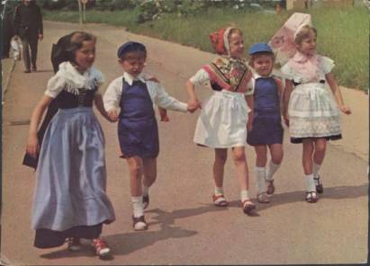 Children in costume Sorbian - Click Image to Close