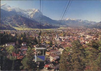 Wankbahn mit Blick auf Garmisch-Partenkirchen - zum Schließen ins Bild klicken