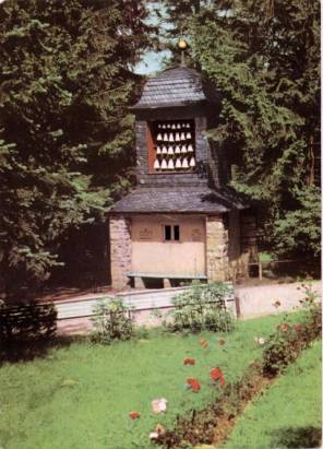 Kurort Bärenfels Glockenspiel aus Meißener Porzellan - zum Schließen ins Bild klicken