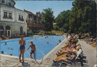 Badenweiler - Thermal-Schwimmbad in Markgrafenbad - zum Schließen ins Bild klicken