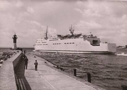 Sassnitz (Rügen) Schwedenfährschiff "Skane" - zum Schließen ins Bild klicken