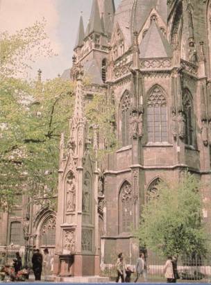 Aachen - Dom / Münsterplatz - zum Schließen ins Bild klicken