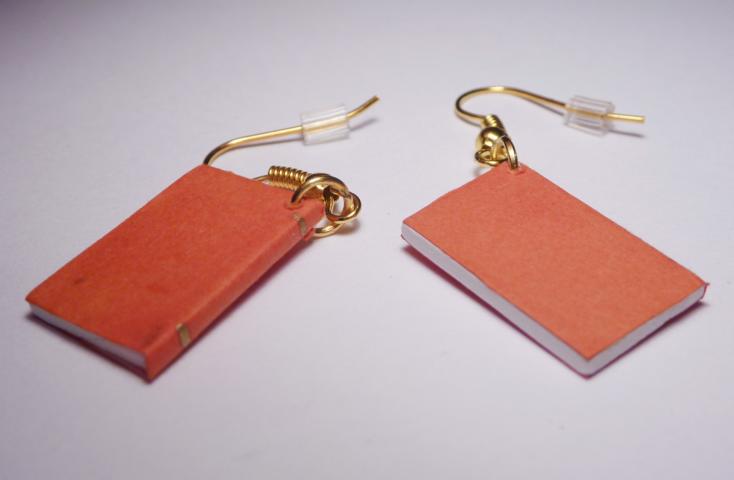 Books Earrings red - Click Image to Close
