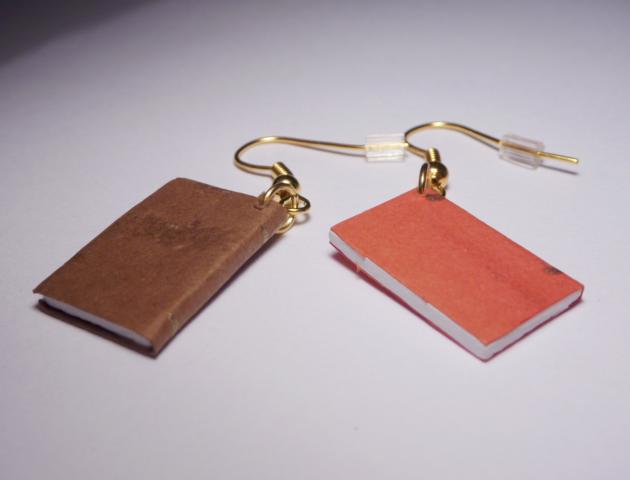 Books Earrings red/brown - Click Image to Close