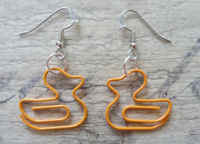 Büroklammern Ohrringe Ente orange - zum Schließen ins Bild klicken