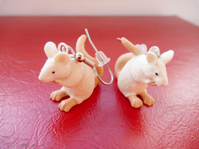 white Mice Earrings - Click Image to Close