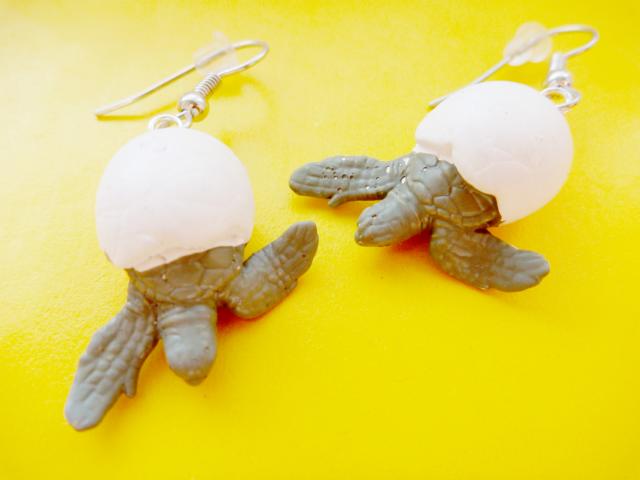 schlüpfende Schildkröten Ohrringe - zum Schließen ins Bild klicken