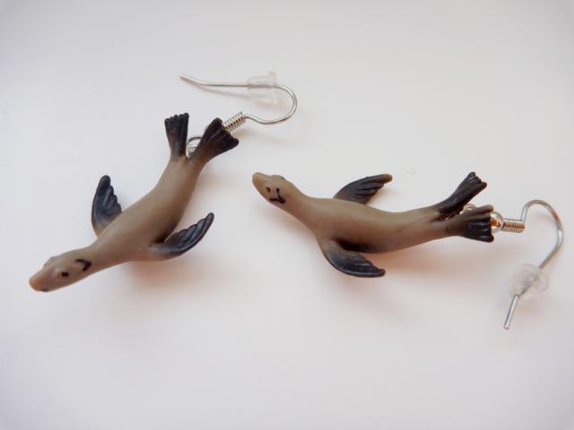 Seals Earrings - Click Image to Close