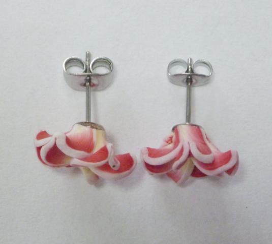 Flower Ear Stud red - Click Image to Close