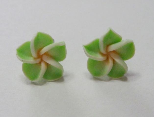Flower Ear Stud green - Click Image to Close