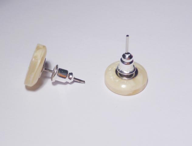Ear Stud Button cream - Click Image to Close